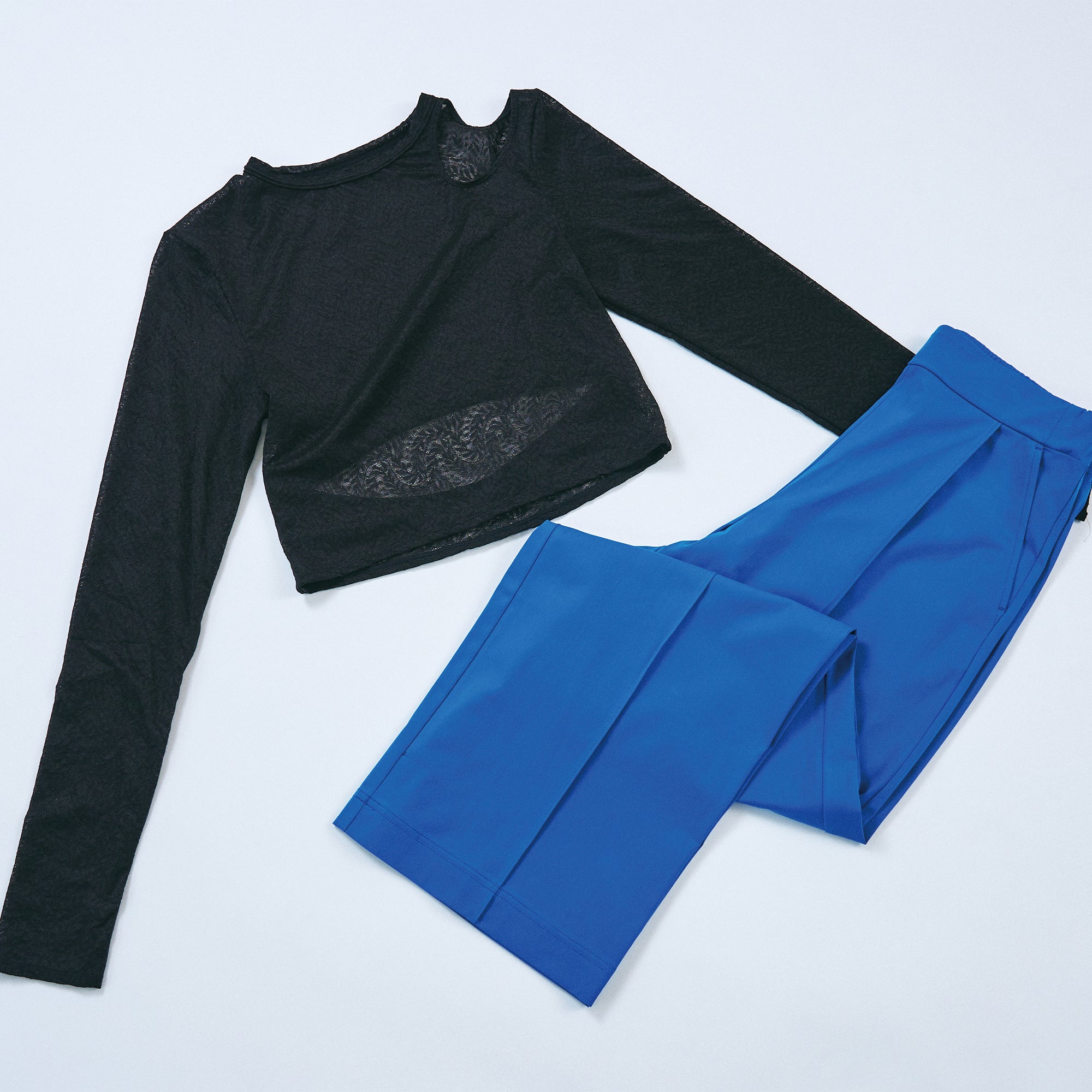 レースカットアウト トップス