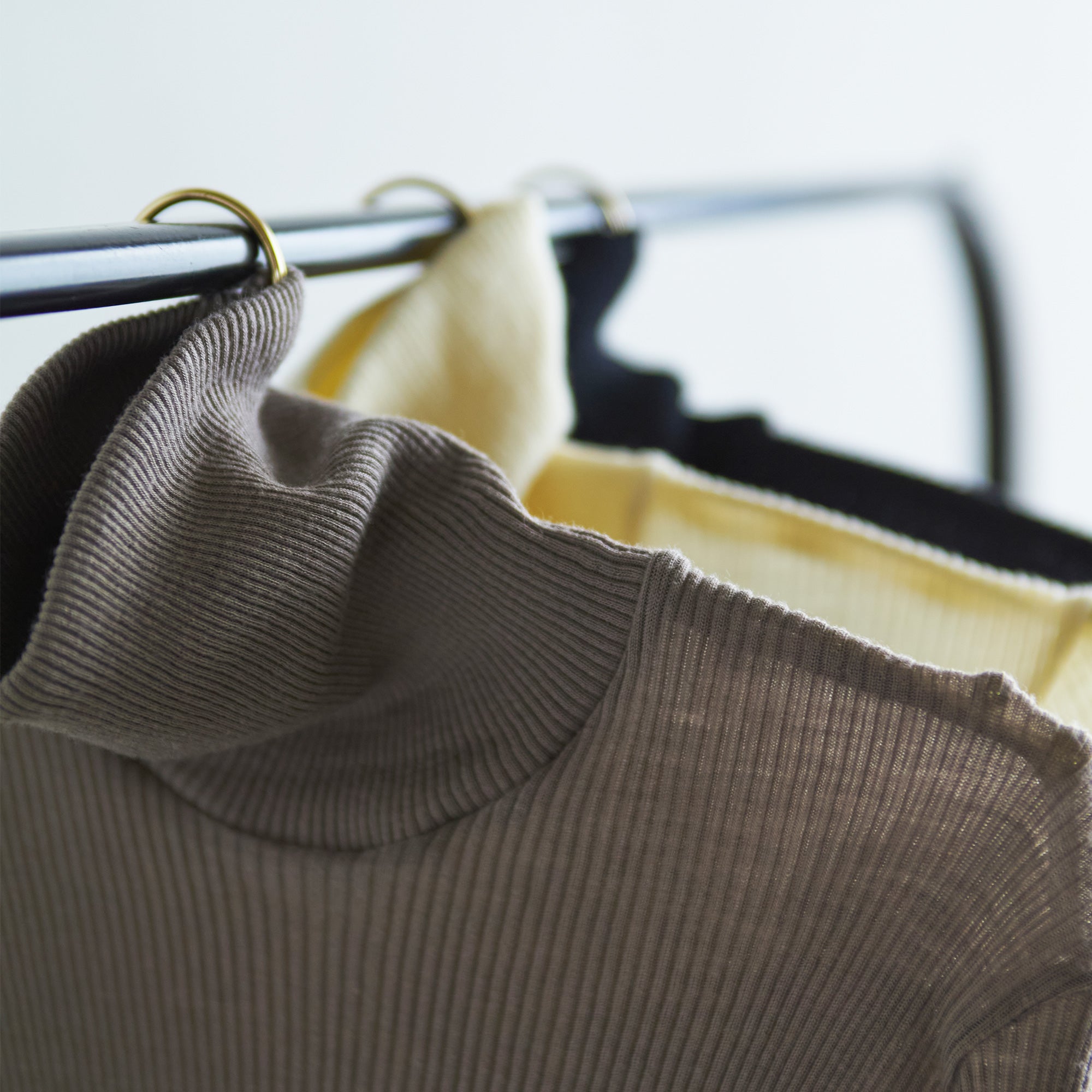 ウールアコーディオン ハイネックロングスリーブ